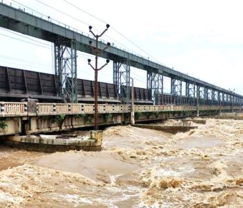 Rising water levels in Koshi Barrage halt pedestrian movement, flood risk high